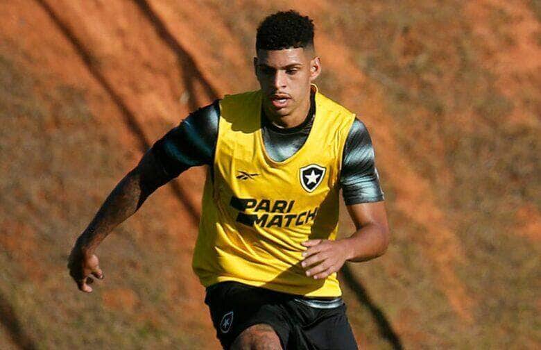 Botafogo x Internacional; onde assistir ao vivo o jogo deste sábado (12) pelo Brasileirão. Foto: Vitor Silva/BFR