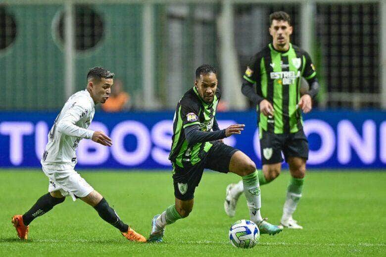 América-MG x Goiás; onde assistir ao vivo o jogo deste domingo (13) pelo Brasileirão. Foto: Mourão Panda/América-MG