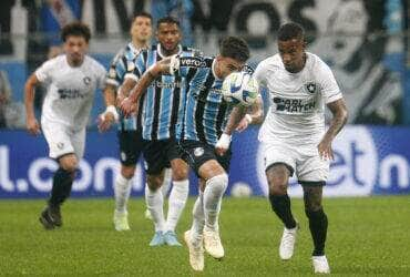 Botafogo x Coritiba; onde assistir ao vivo o jogo deste domingo (30) pelo Brasileirão. Foto: Vitor Silva/BFR