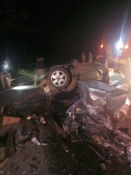 Acidente entre dois veículos deixa seis mortos, incluindo duas crianças