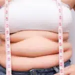Acumulo de gordura abdominal aumenta risco de insuficiencia de vitamina D
