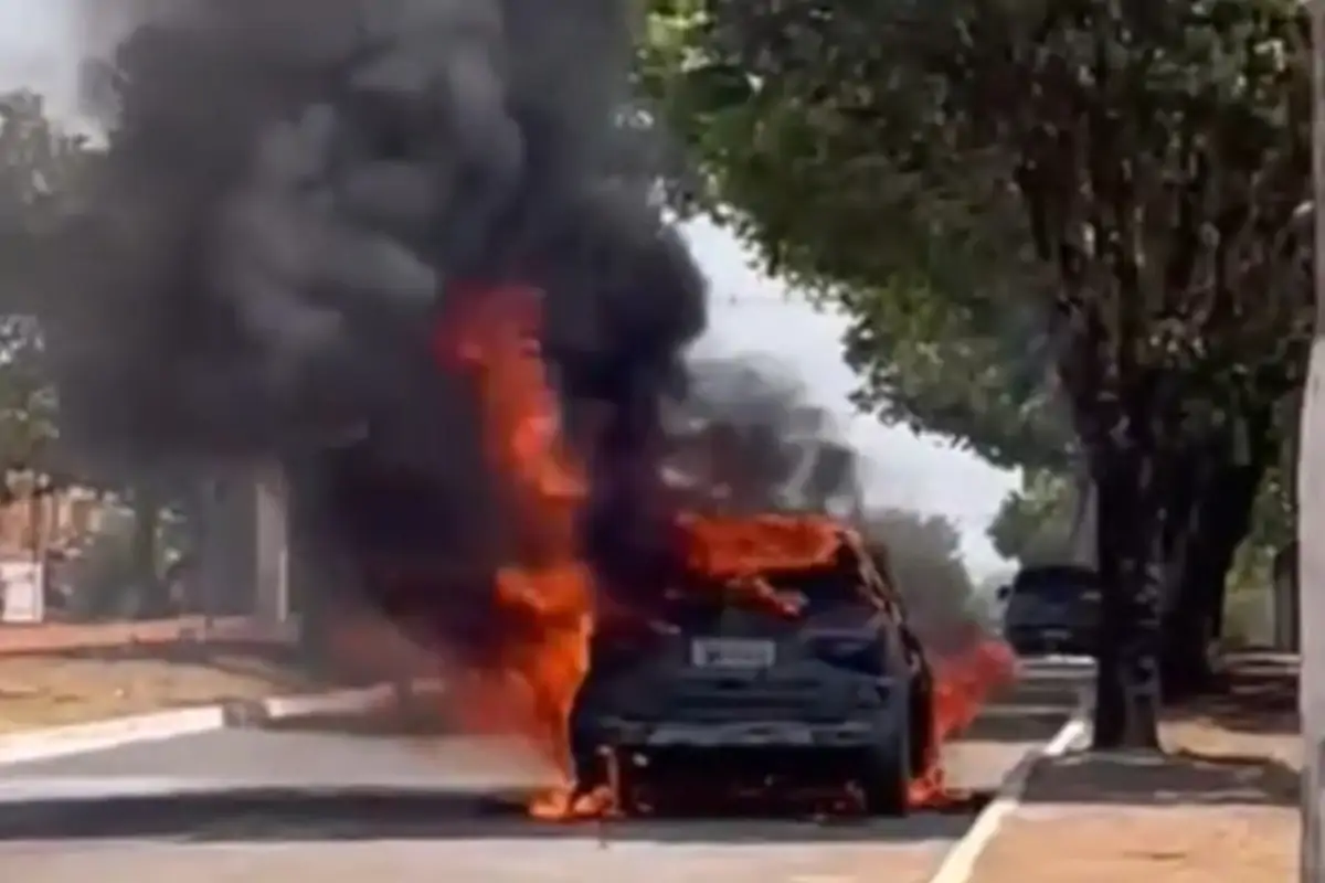 Alunos que fizeram vaquinha para professor que perdeu o carro em incêndio conseguem arrecadar R$44 mil