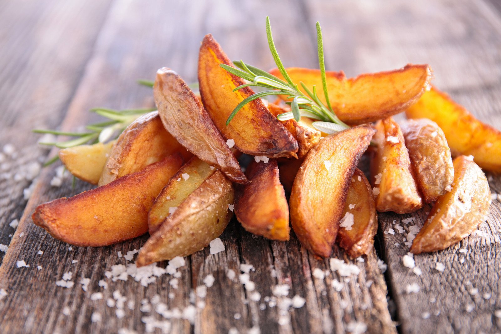 Batatas assadas na assadeira - Fotos do Canva