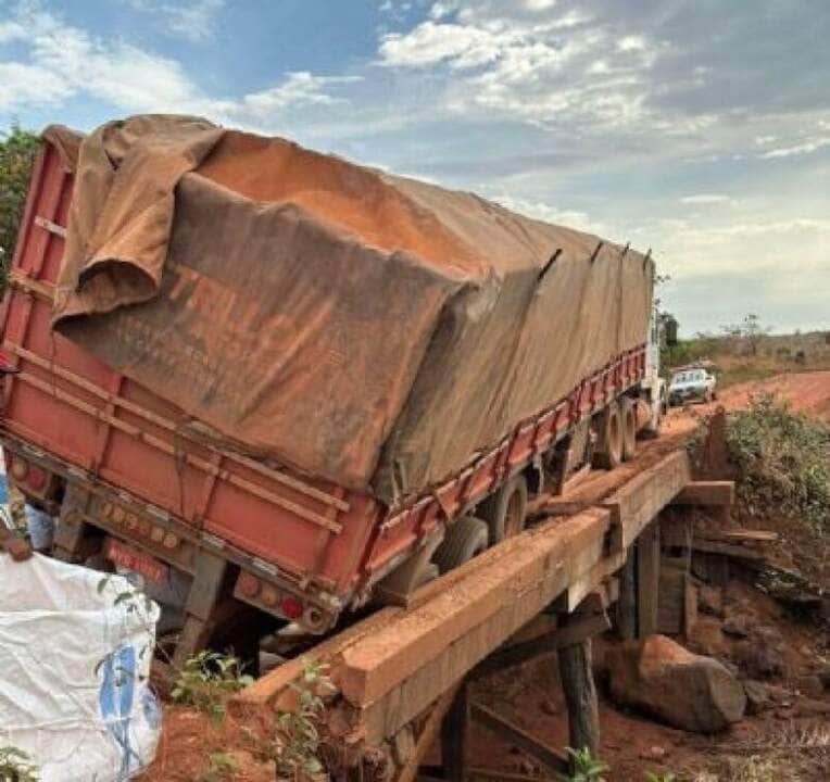 Caminhao derruba ponte na rodovia MT 431 em Mato Grosso