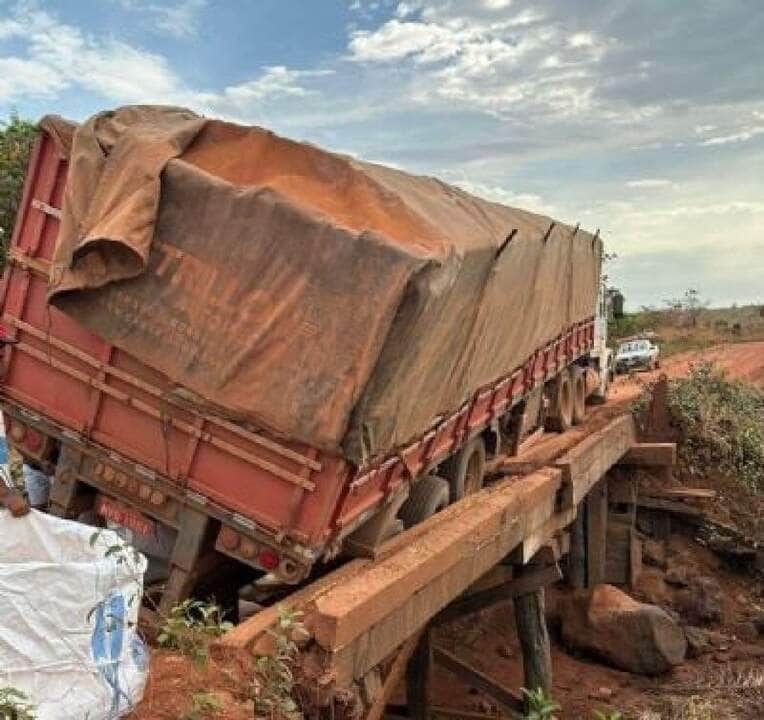 Caminhao derruba ponte na rodovia MT 431 em Mato Grosso