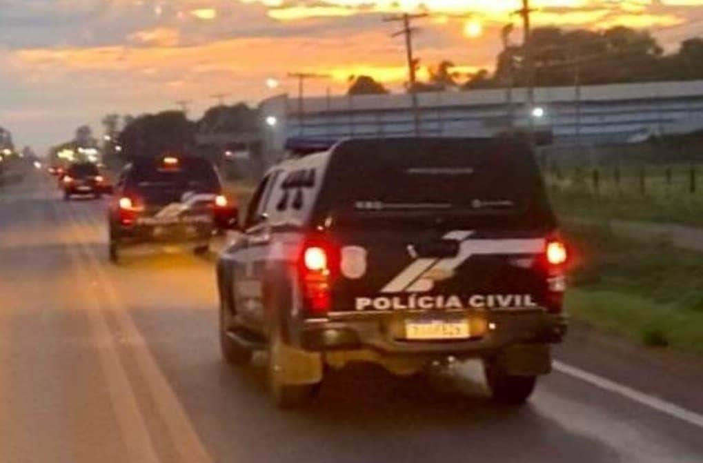 Caminhoneiro e preso em flagrante apos golpear vitima durante discussao no transito