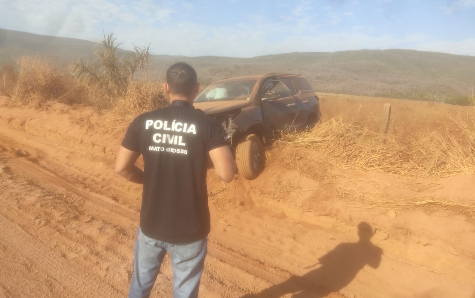 Caminhonete Hilux furtada em Cuiabá é localizada na fronteira de Mato Grosso
