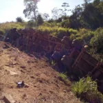 Colisao entre caminhonete e carreta mata homem em Sinop