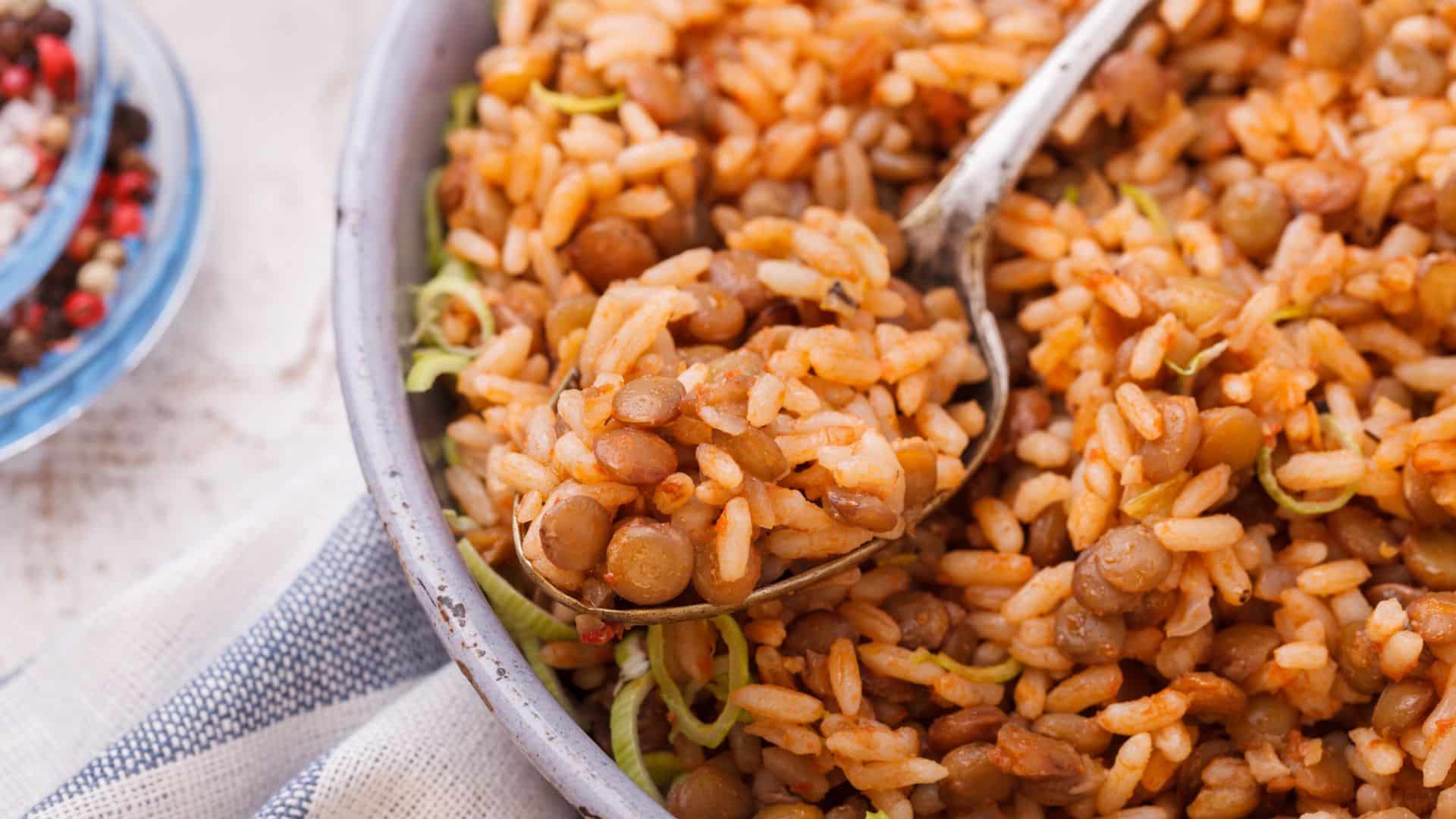 Como fazer arroz com lentilha