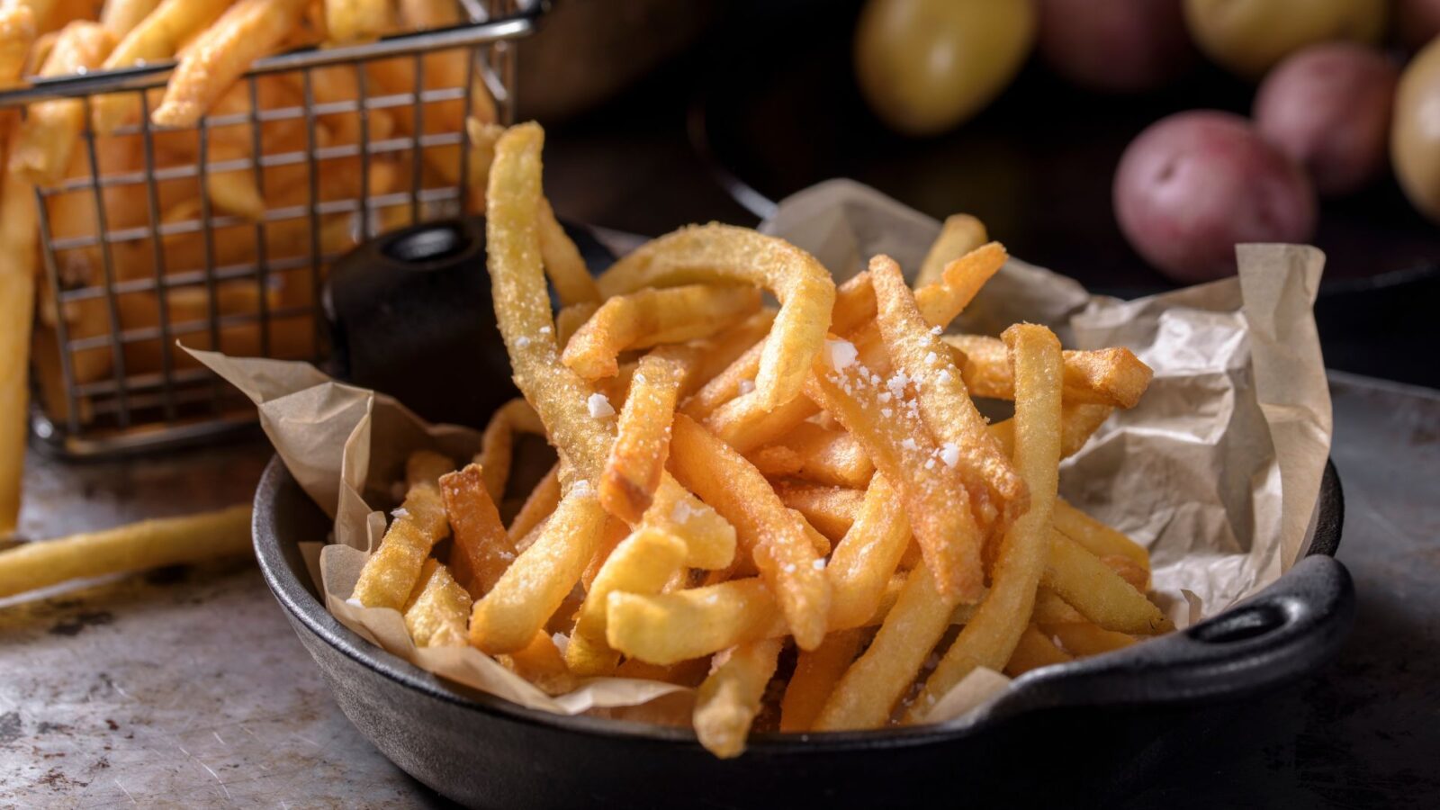 Aprenda agora mesmo a fazer uma receita de Batata Frita Crocante. Essa  receita fica su…