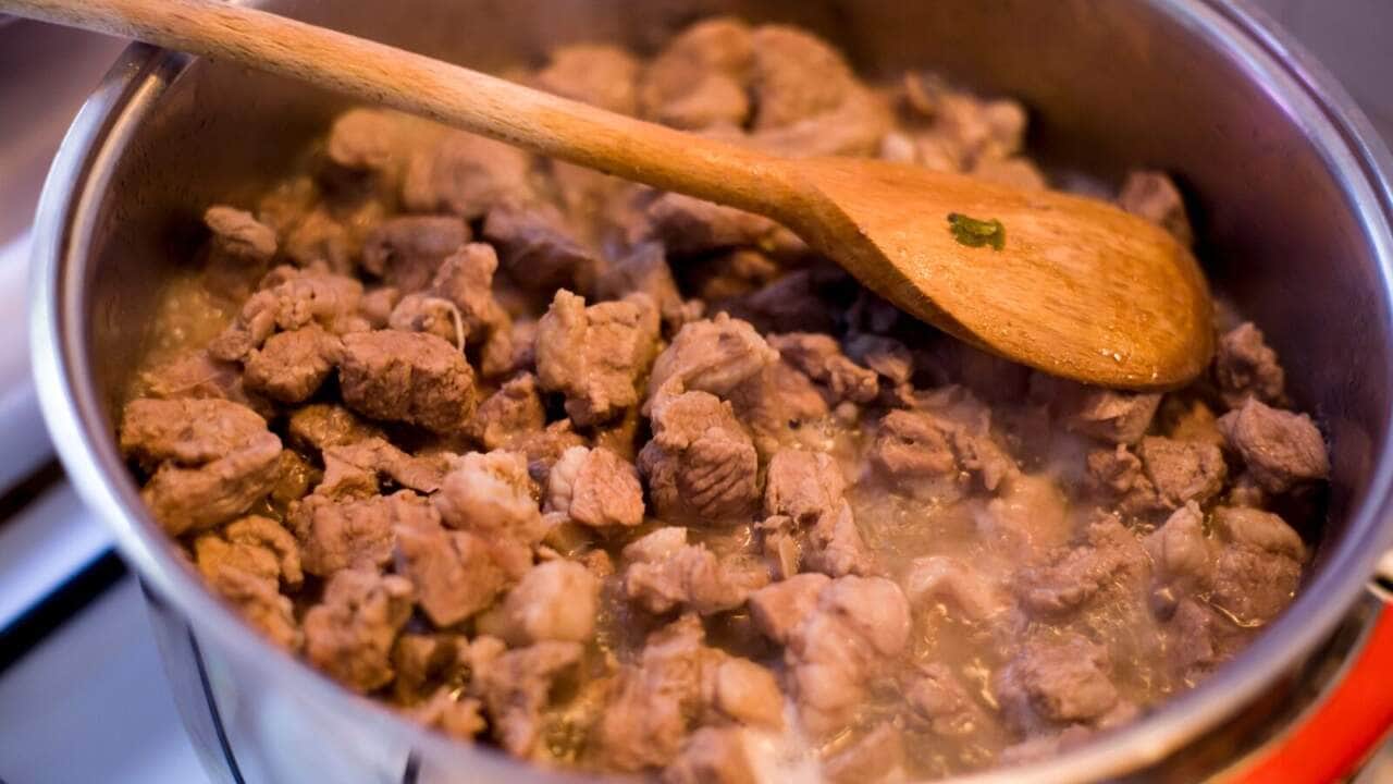 Como fazer bife na panela de pressão