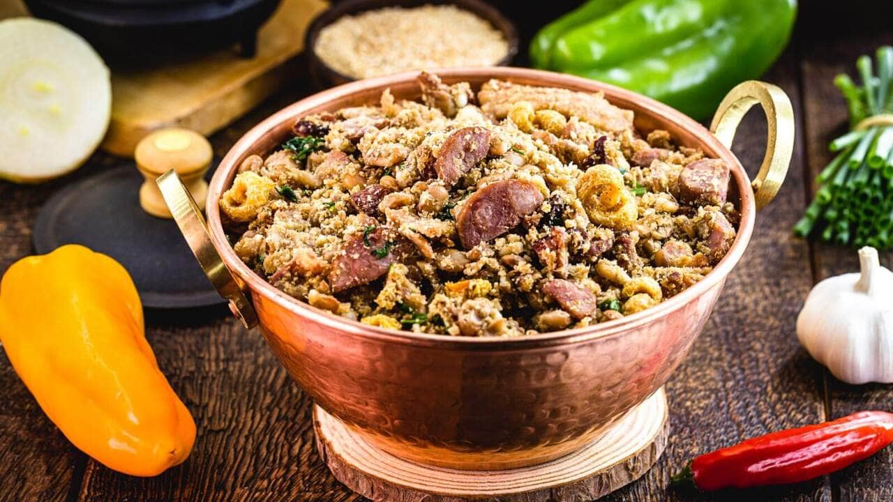 Como fazer feijão tropeiro