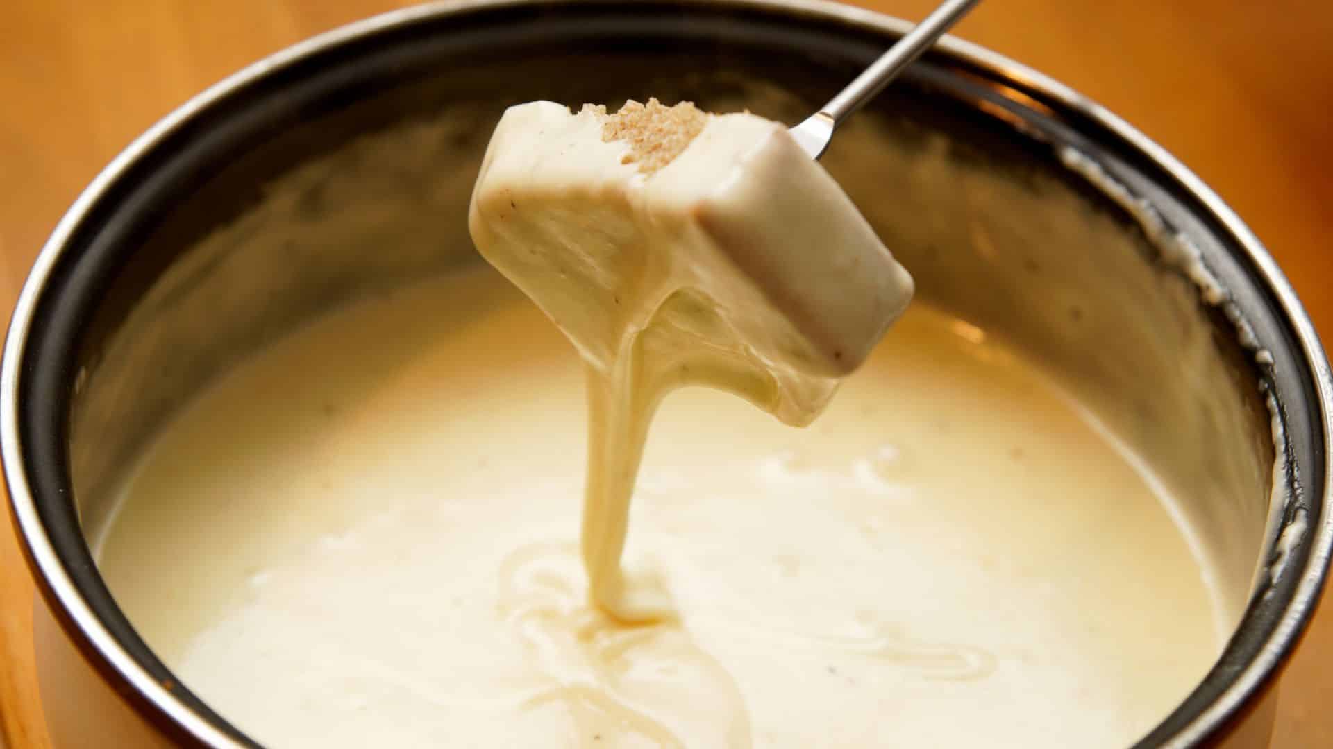 Como fazer fondue de queijo