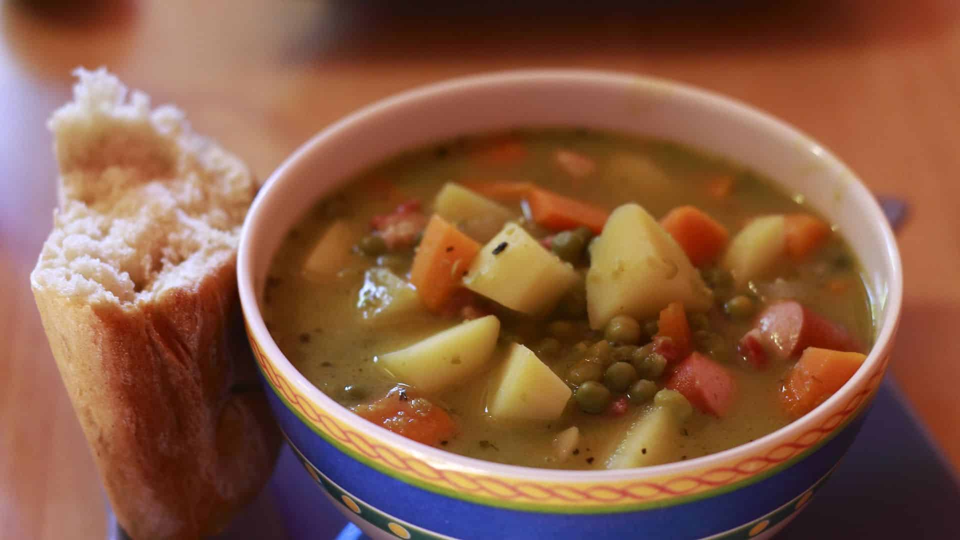 Como fazer sopa simples