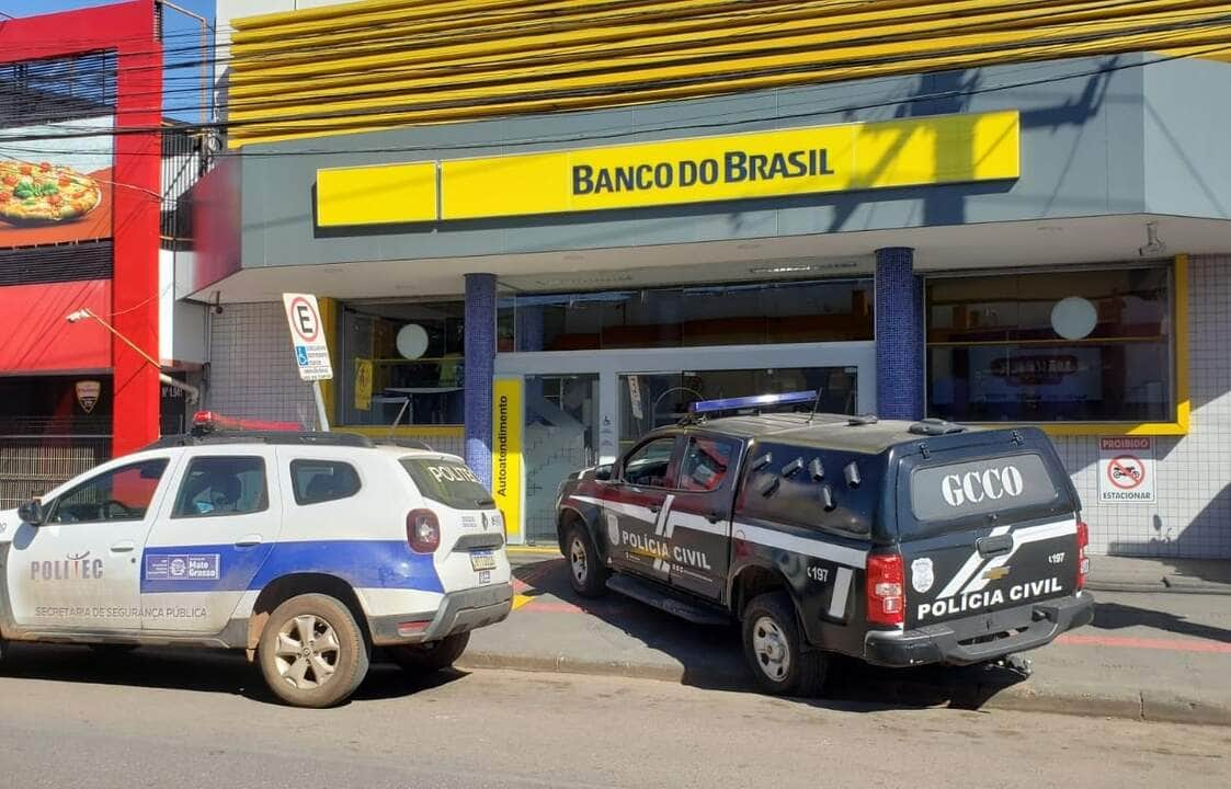 Criminoso é preso em flagrante após inserir dispositivo em terminais para reter cédulas de dinheiro