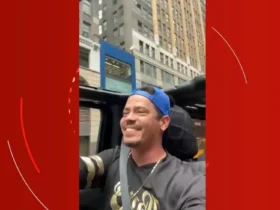 Cuiabano chama atencao em passeio de carro ao som de lambadao na Times Square