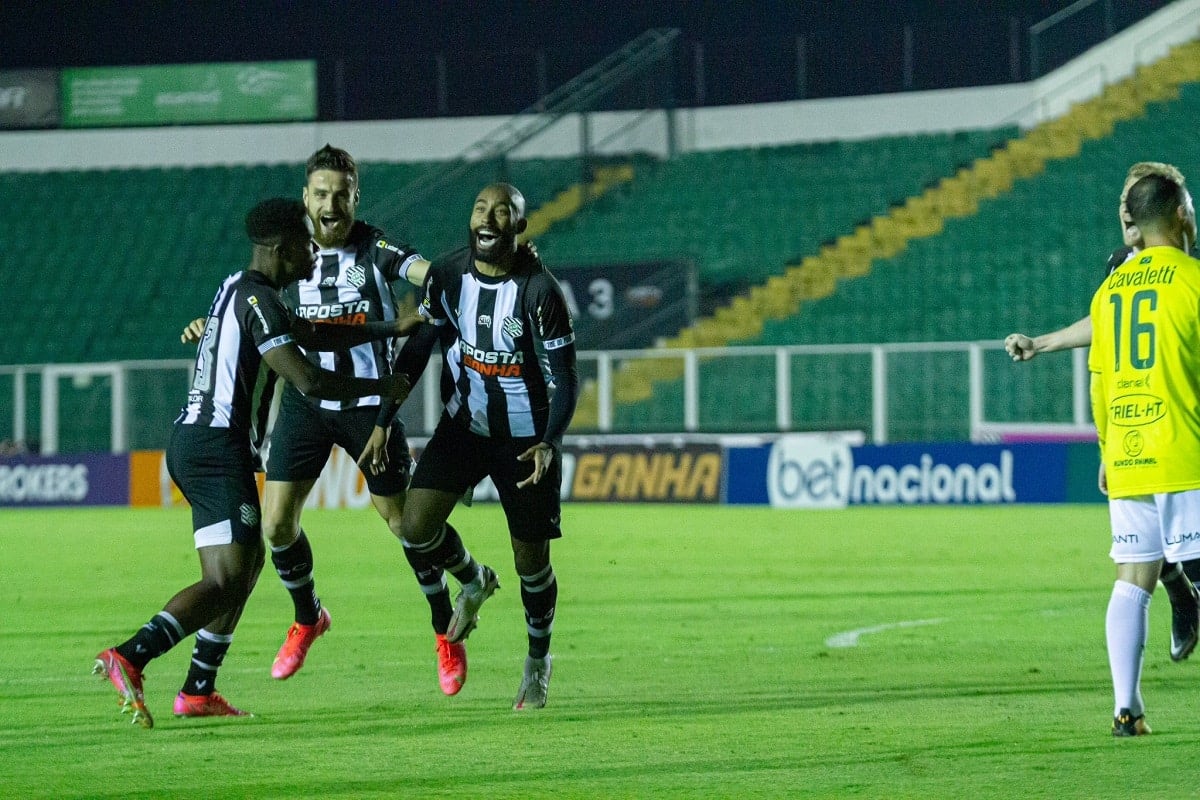 Floresta recebe o Figueirense nesta segunda (24) e tenta se afastar da degola na Série C; veja onde assistir ao vivo. Foto: Patrick Floriano/FFC