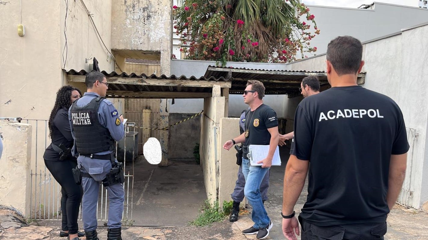 Homem morre esmagado ao tentar passar por baixo de portão em Cuiabá. Foto: Rafael Medeiros/SBT CUIABÁ