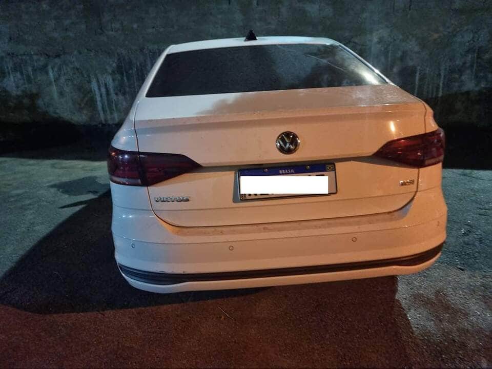 Homem tenta fugir de cerco policial com carro roubado, troca tiros e morre 2 Homem tenta fugir de cerco policial com carro roubado, troca tiros e morre