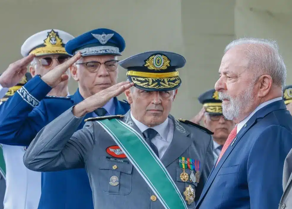 Lula faz trocas em cargos das Forcas Armadas e promove militares