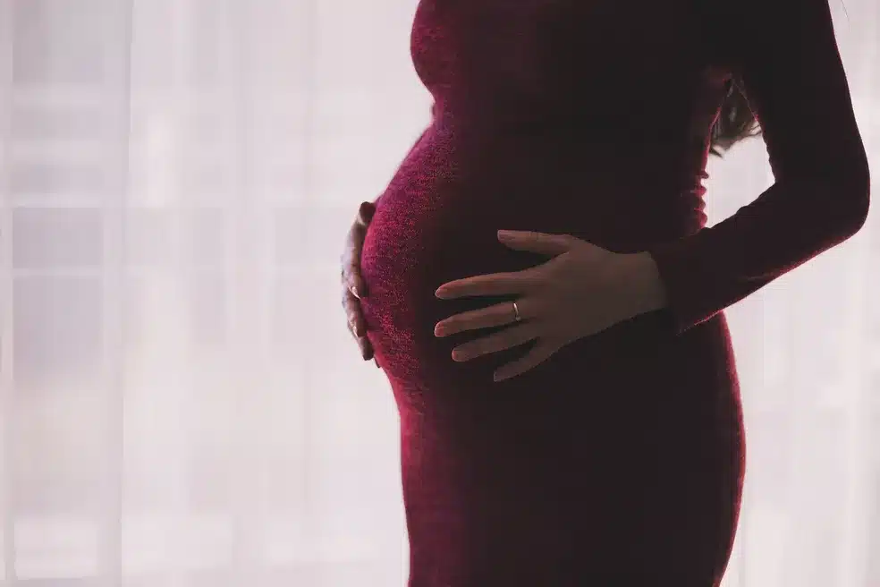 Mae sera indenizada apos hospital no ES induzir aborto achando que bebe estava morto