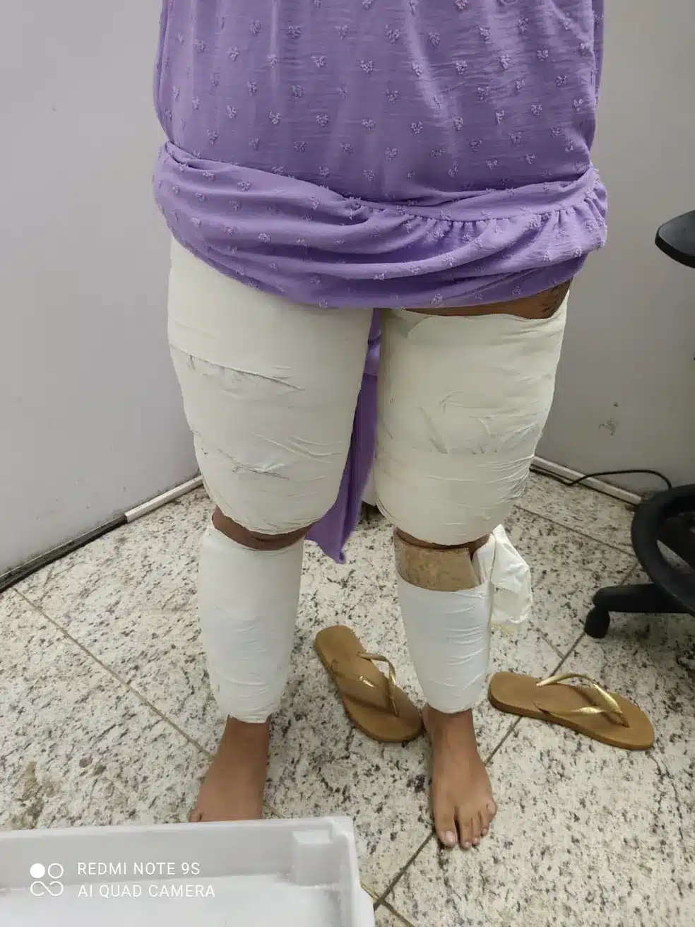 Mulheres que levavam 10 kg de cocaina enrolada no corpo sao presas em aeroporto de Mato Grosso