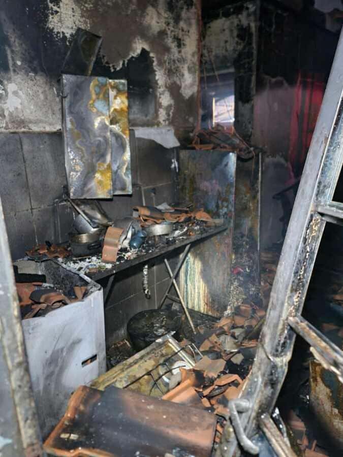 O fogo destruiu completamente a casa