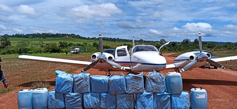 Policia Federal de Mato Grosso apreende aviao carregado de cocaina em Rondonia