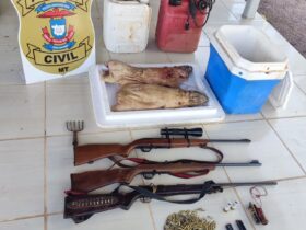 Policia prende em flagrante tres homens com armas de fogo e carnes de animal silvestre