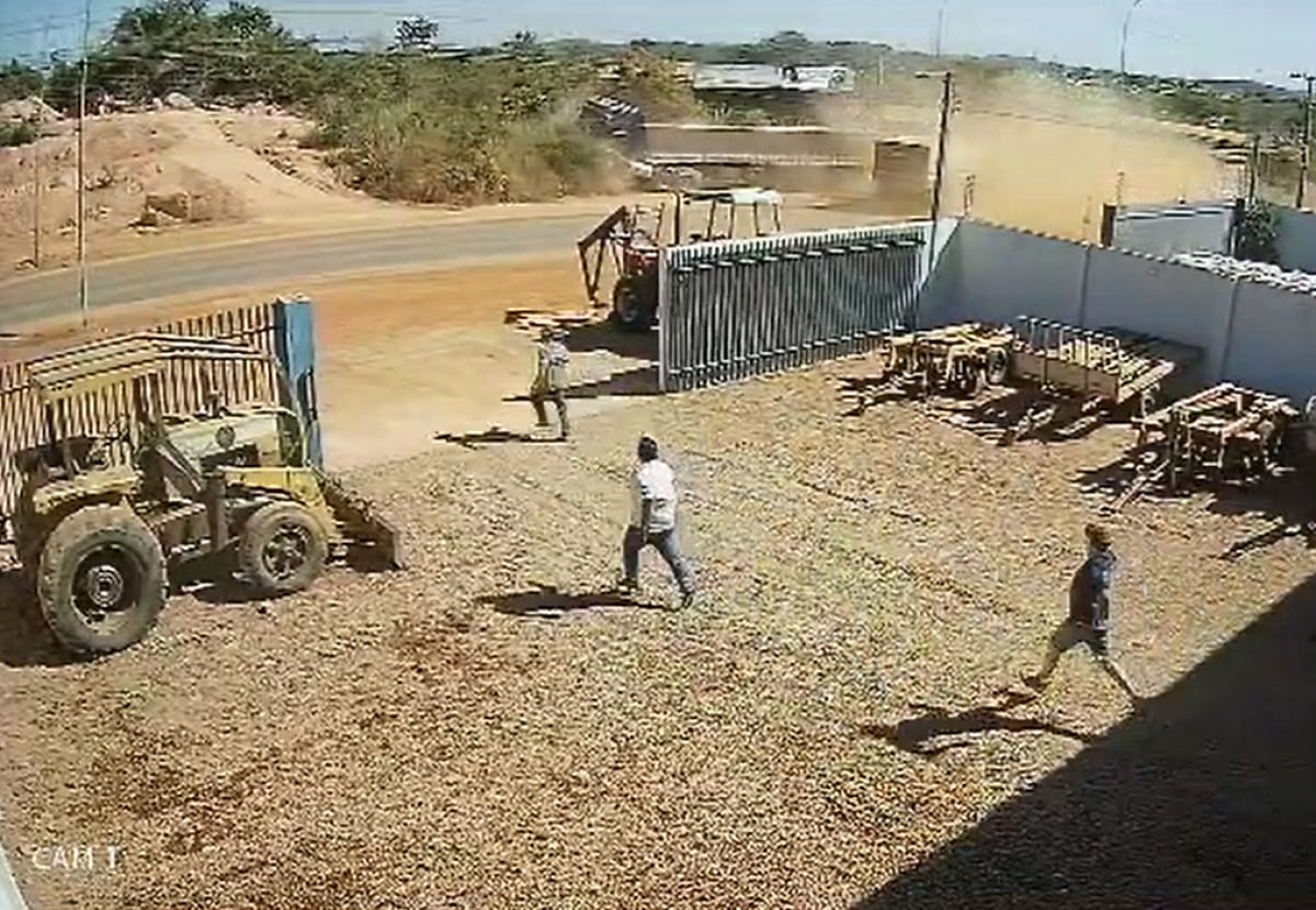 Vídeo mostra colisão entre carretas na MT-320