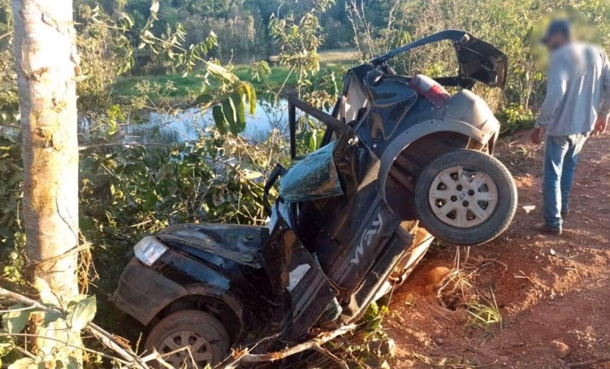 Homem morre após carro sair da pista e colidir em árvore em Mato Grosso 2 Homem morre após carro sair da pista e colidir em árvore em Mato Grosso