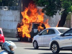 Vídeo mostra carro em chamas em Cuiabá