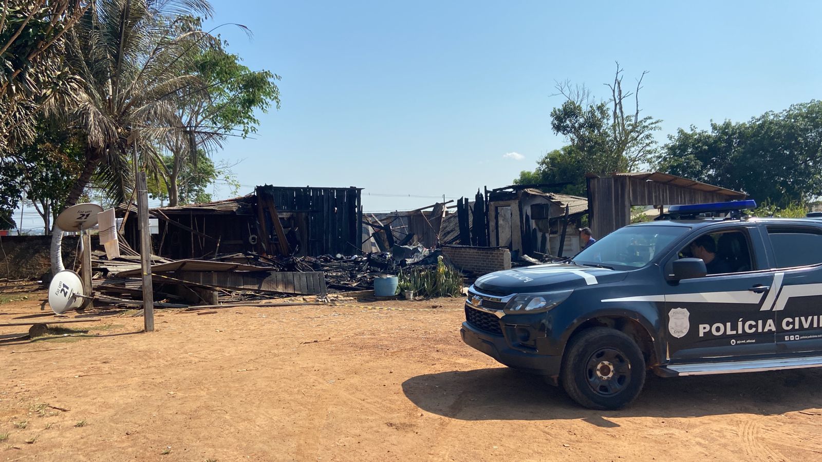 Casa é destruída por incêndio e corpo de jovem é encontrado carbonizado