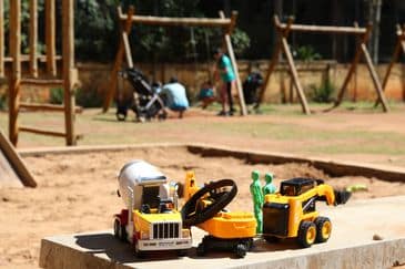 Crianças brincam no Parque Estadual da Água Branca, na Barra Funda.