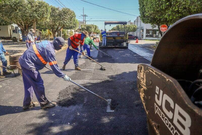 bairro menino deus esta recebendo recapeamento com cbuq