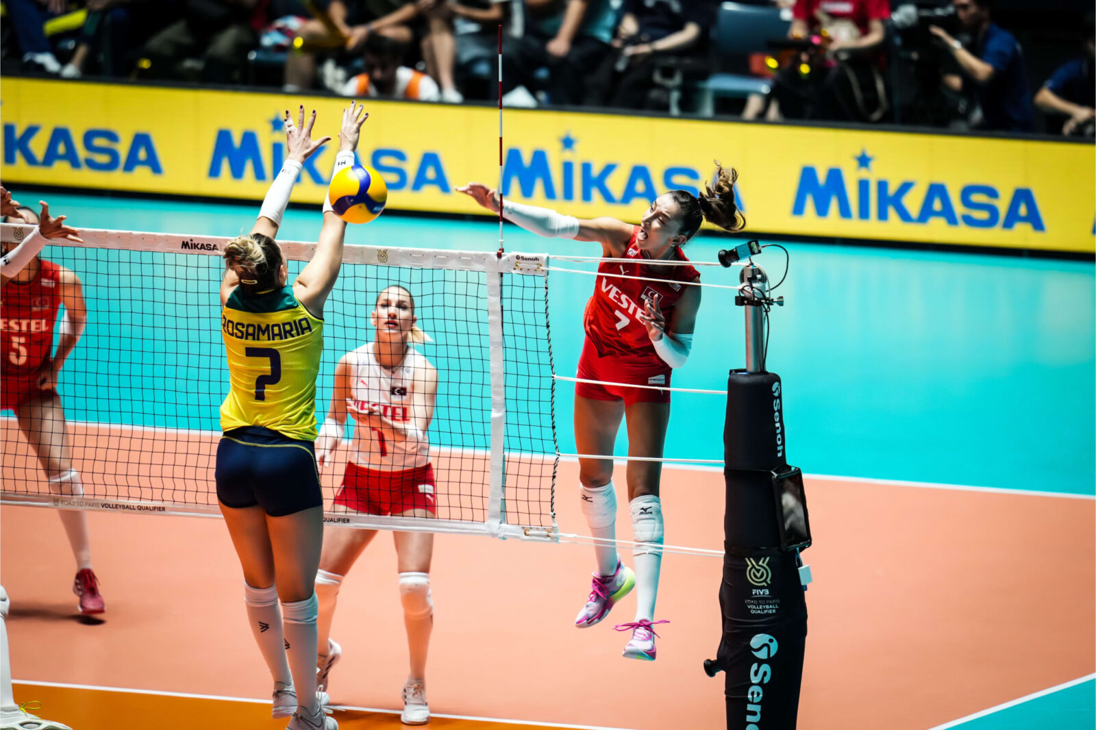 brasil, turquia, pré-olímpico, vôlei feminino Por: Divulgação/FIVB/Direitos Reservados