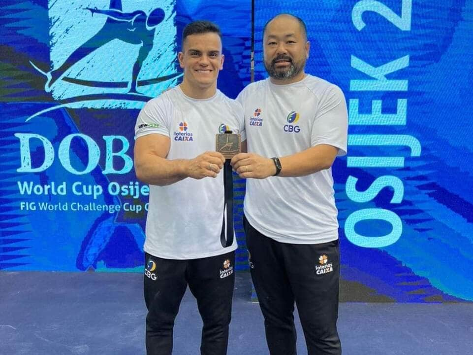 caio souza conquista bronze em copa do mundo de ginastica artistica