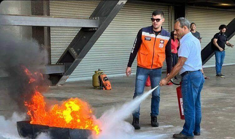 Voluntários irão aprender conceitos e legislações básicas sobre a Defesa Civil e noções de combate a incêndio e atendimento pré-hospitalar  - Foto por: Defesa Civil-MT