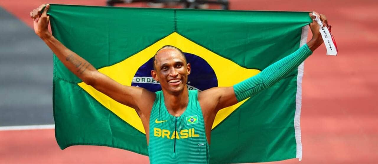 Divulgação Esporte Clube Pinheiros | O medalhista olímpico Alison dos Santos, o Piu