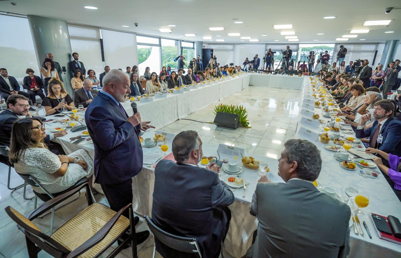 Brasília (DF), 27/10/2023, O presidente Lula, fala com a imprensa, durante café da manhã com jornalistas, no Palácio do Planalto. Foto: Rafa Neddermeyer/Agência Brasil