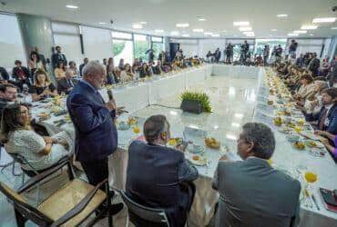 Brasília (DF), 27/10/2023, O presidente Lula, fala com a imprensa, durante café da manhã com jornalistas, no Palácio do Planalto. Foto: Rafa Neddermeyer/Agência Brasil