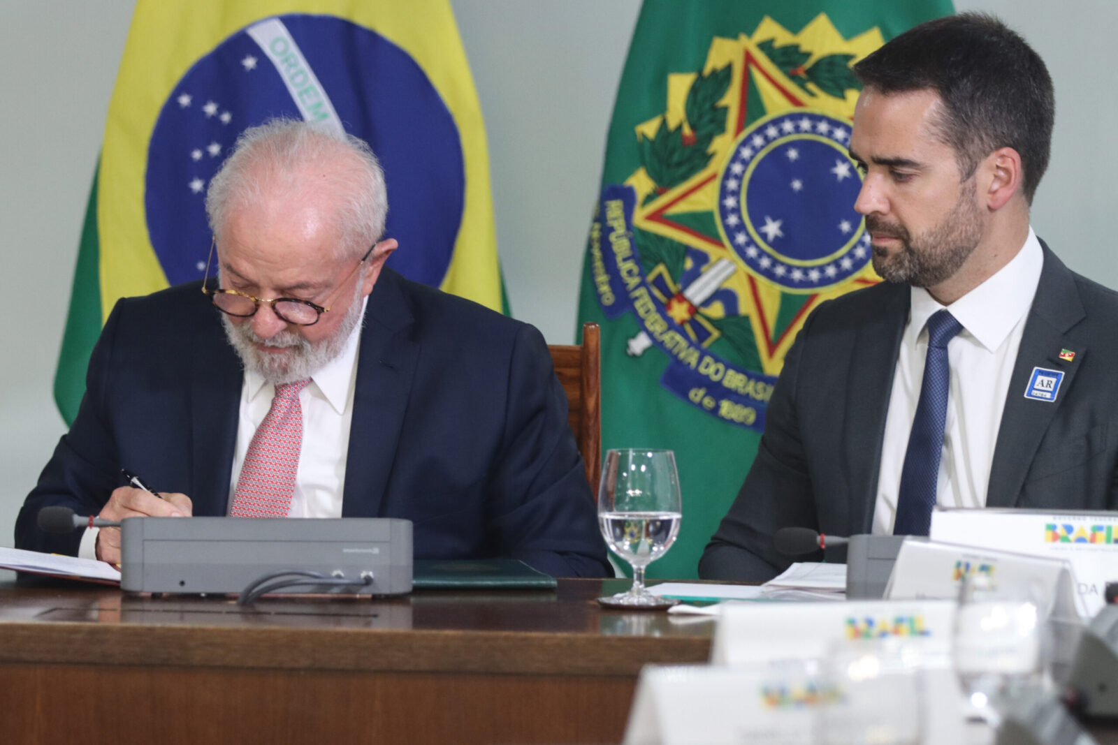 Brasília, (DF) - 27/09/2023 - Presidente Luiz Inácio Lula da Silva, durante reunião com o Governador Eduardo Leite e a bancada gaucha. Foto Valter Campanato/Agência Brasil.