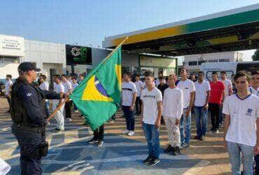 em cerimonia 120 jovens recebem certificado de reservistas