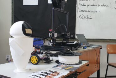 Alunos da escola produziram peças em impressoras 3D para confeção de autômatos  - Foto por: Arquivo/Pesquisador