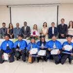 Turma de Logística após a entrega dos diplomas na cerimônia de Colocação de Grau.  - Foto por: Marcos Salesse