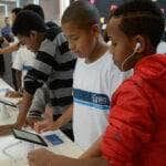 Estudantes participam do Ler - Salão Carioca do Livro, na Biblioteca Parque, no centro do Rio. Por: Tomaz Silva/Agência Brasil