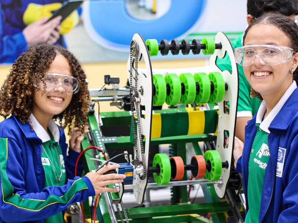 Débora e Daniele Ferreira estudam na Escola Estadual Júlio Muller  - Foto por: Wesley Rodrigues