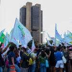 estudantes fazem ato no banco central pela queda na taxa de juros scaled 1