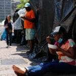 São Paulo (SP),16/03/2023 - Integrantes do Movimento dos Trabalhadores Sem Teto (MTST) acampam na calçada do Viaduto do Chá, em à Prefeitura de São Paulo, para cobrar que o prefeito Ricardo Nunes cumpra promessas de construção de moradias Por: Fernando Frazão/Agência Brasil