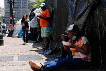 São Paulo (SP),16/03/2023 - Integrantes do Movimento dos Trabalhadores Sem Teto (MTST) acampam na calçada do Viaduto do Chá, em à Prefeitura de São Paulo, para cobrar que o prefeito Ricardo Nunes cumpra promessas de construção de moradias Por: Fernando Frazão/Agência Brasil